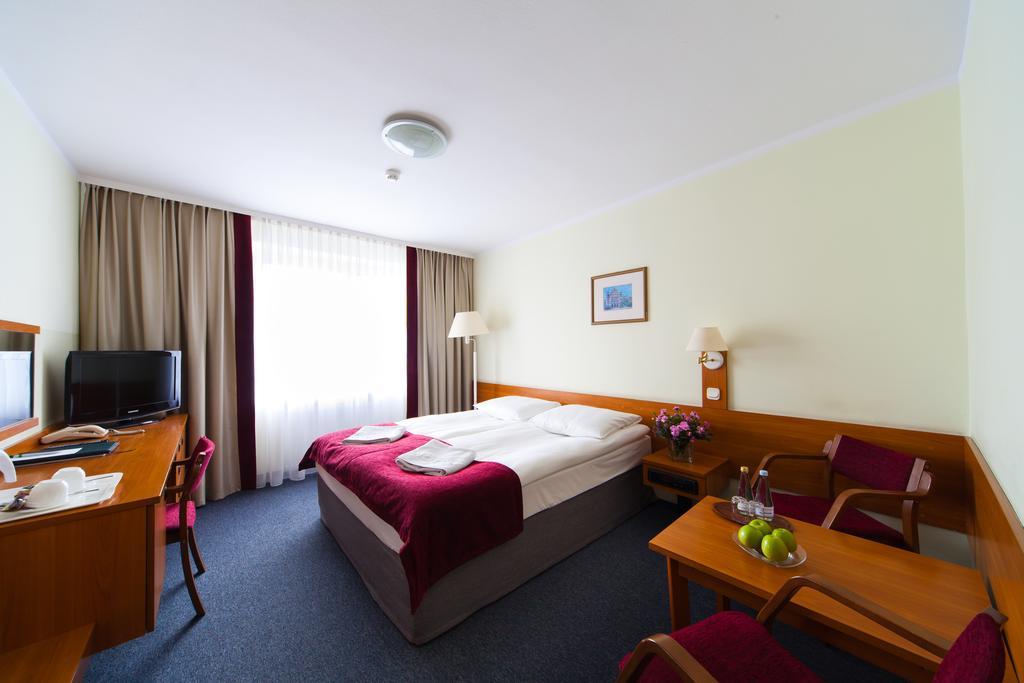 Hotel Ior Poznań Exteriör bild